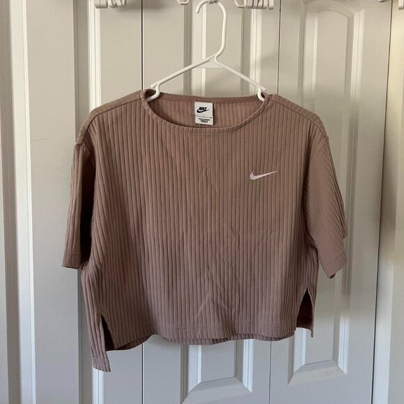 Nike Tops - Nike Women's Crop-top